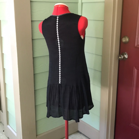 THML Black XS Embroidered V-Neck Sleeveless top - Picture 4 of 13